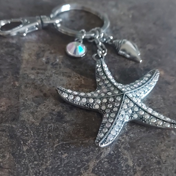 Starfish Rinstone Keychain - Picture 5 of 6
